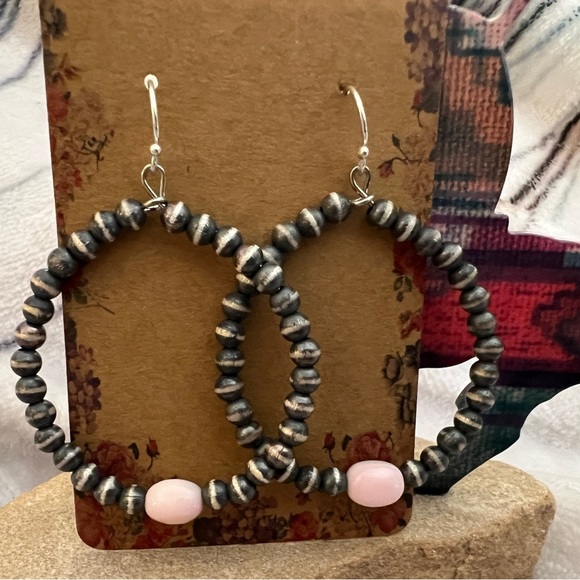 ❤️ 3mm Desert Pearl & Queen Pink Conch Southwestern Dangle Hoop Earrings 9.4gms - Picture 1 of 12